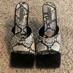 SNAKESKIN SQUARE HEELS